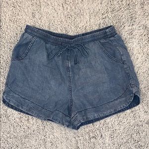 Shorts w/ elastic waist